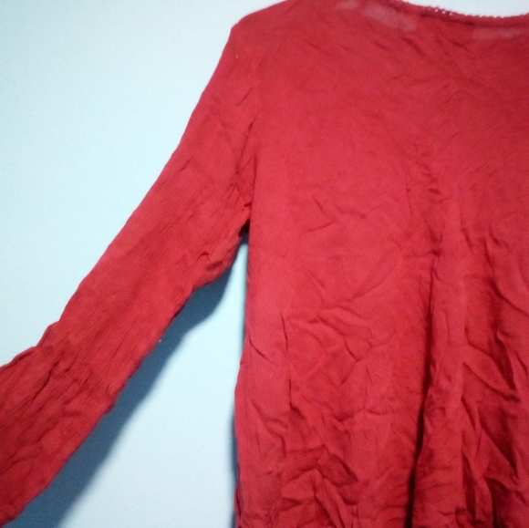 Red crew neck sweater with flared cuff's and long waist. Delicate and delightful - Picture 4 of 5